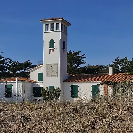 A 50 M, Pour 3 Adultes 1 Enfant Daire Saint-Hilaire-de-Riez